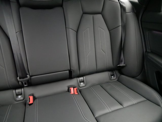 Vehicle image 17 of 35