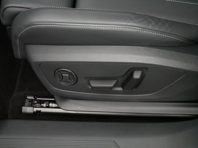 Vehicle image 23 of 35