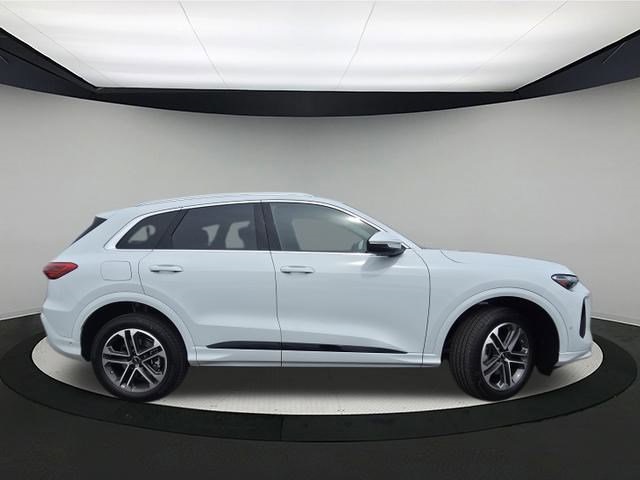 Vehicle image 4 of 27