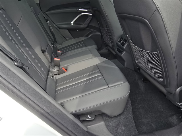 Vehicle image 20 of 27