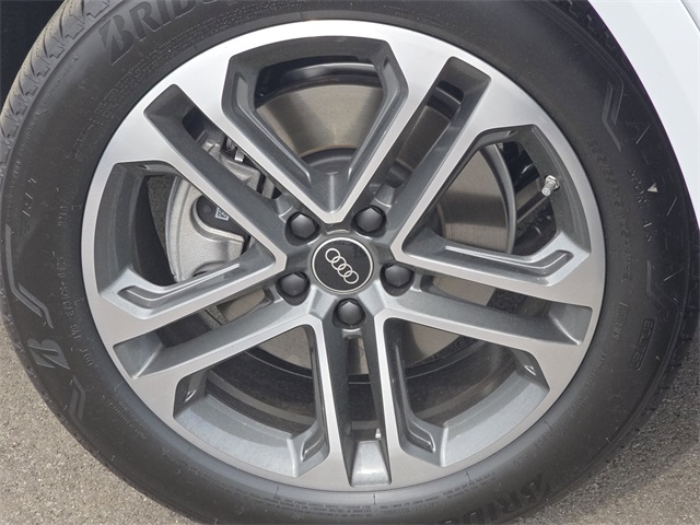 Vehicle image 26 of 27