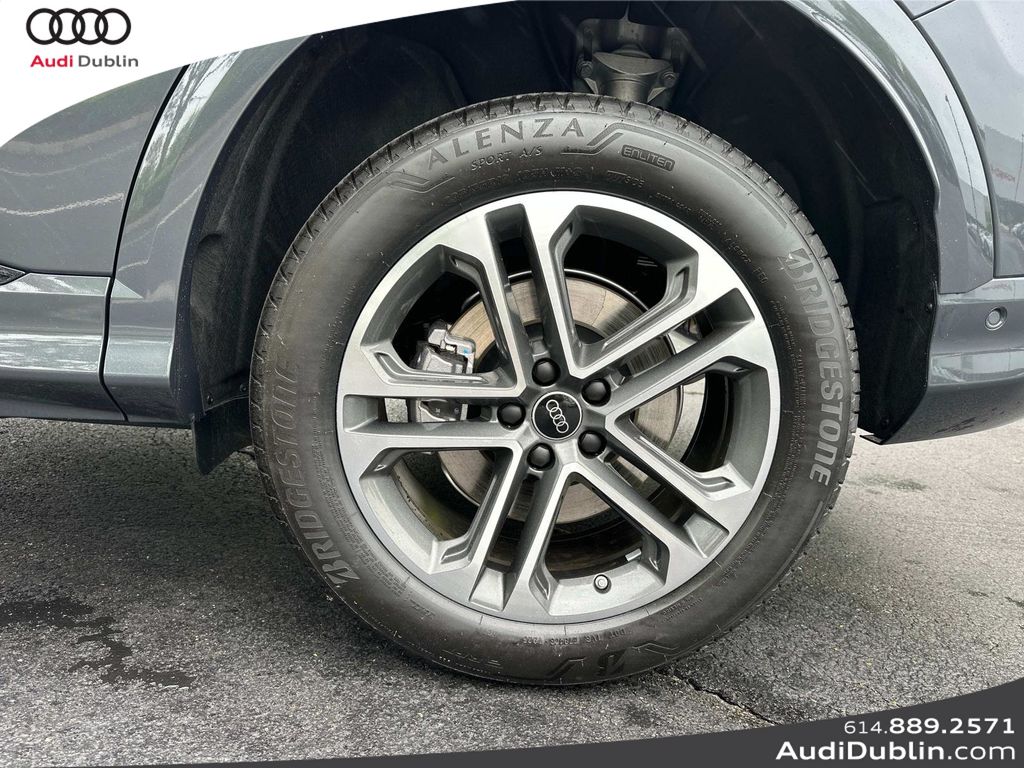 Vehicle image 10 of 31