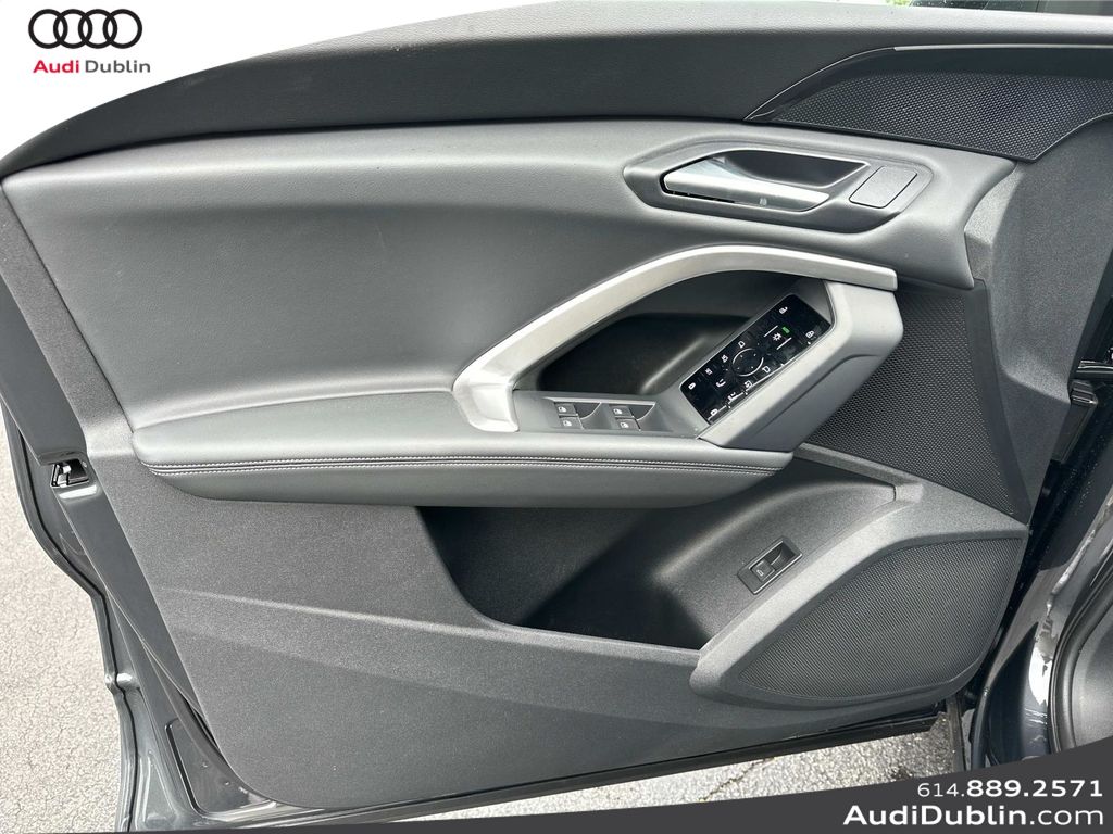 Vehicle image 11 of 31