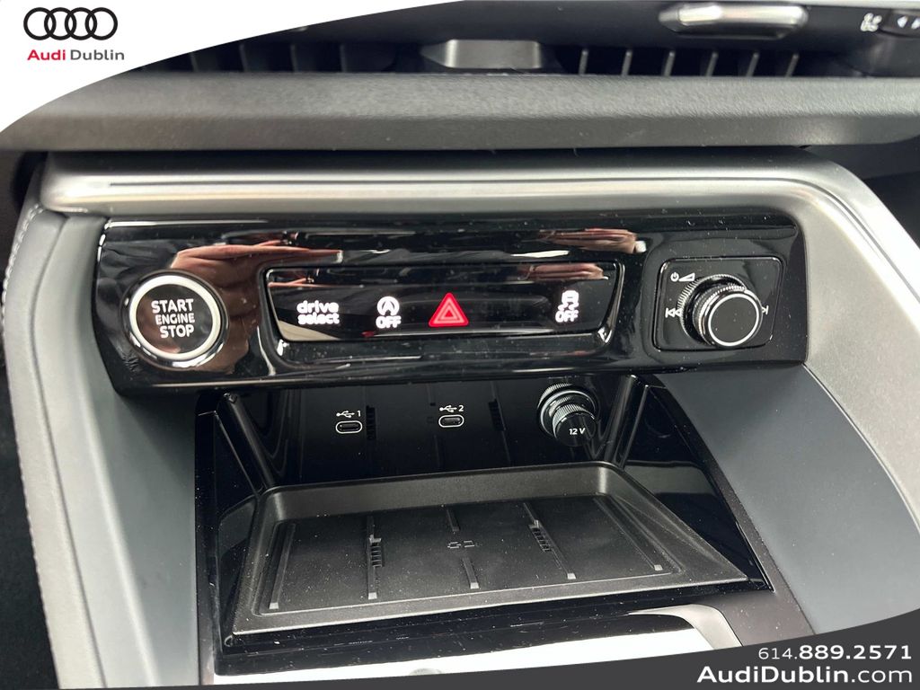 Vehicle image 21 of 31