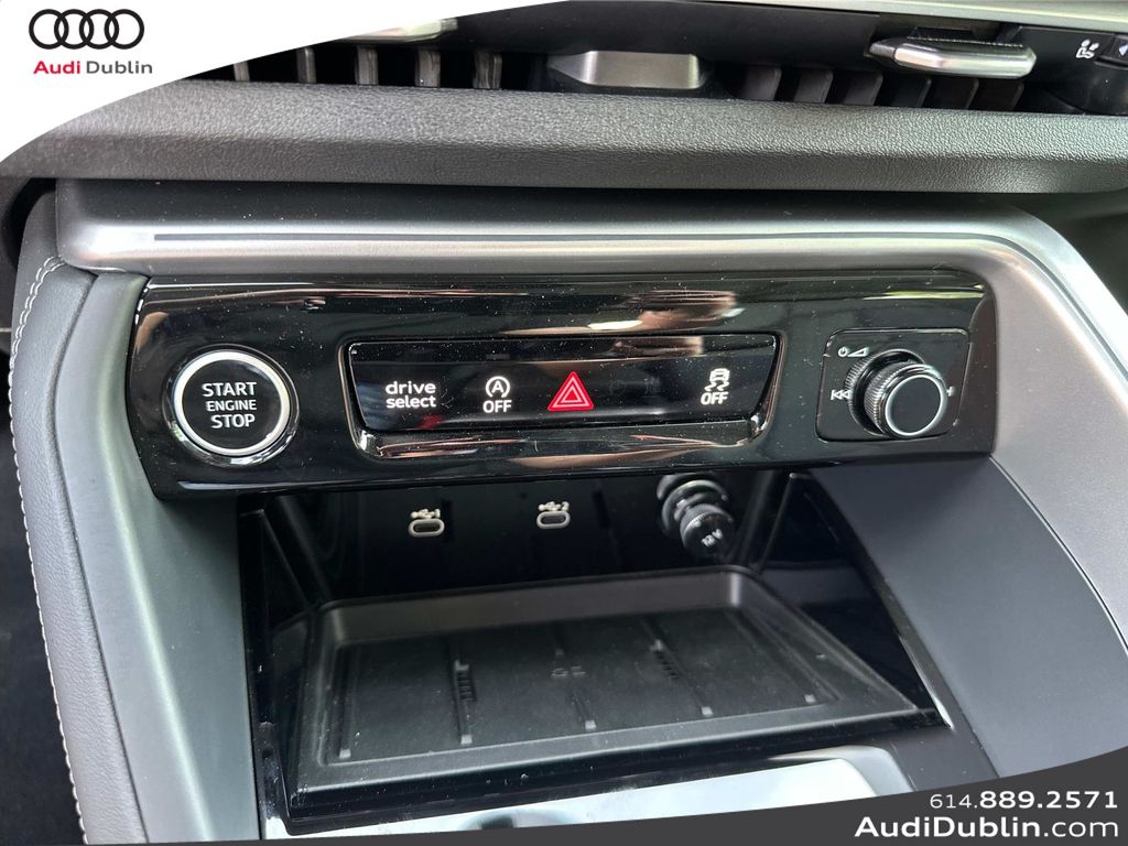 Vehicle image 21 of 31