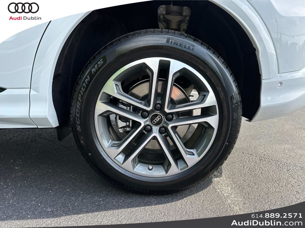 Vehicle image 10 of 31