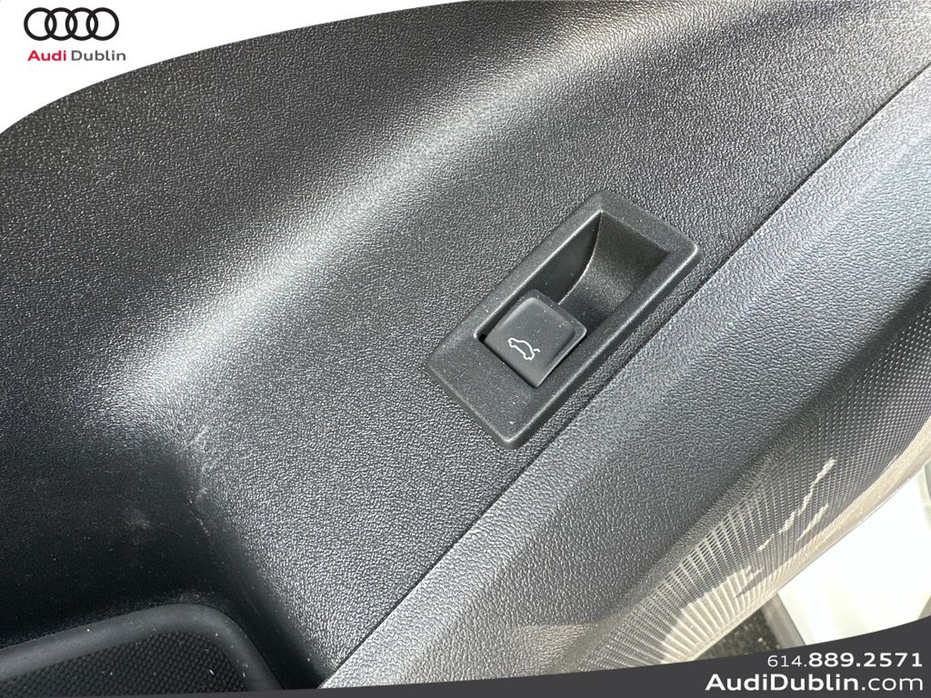 Vehicle image 12 of 31