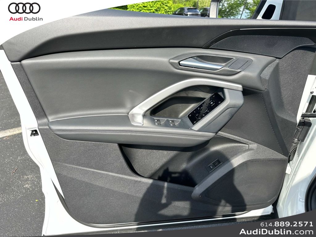 Vehicle image 11 of 31