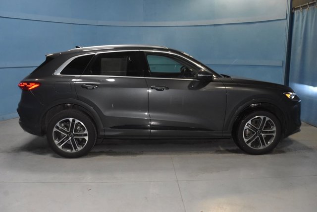 2025 Audi Q5 Premium Image 3 of 26