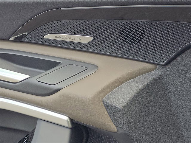 Vehicle image 18 of 27