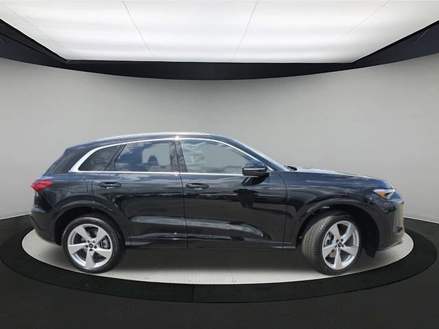 Vehicle image 4 of 27