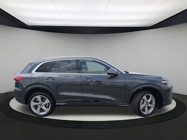 Vehicle image 4 of 27