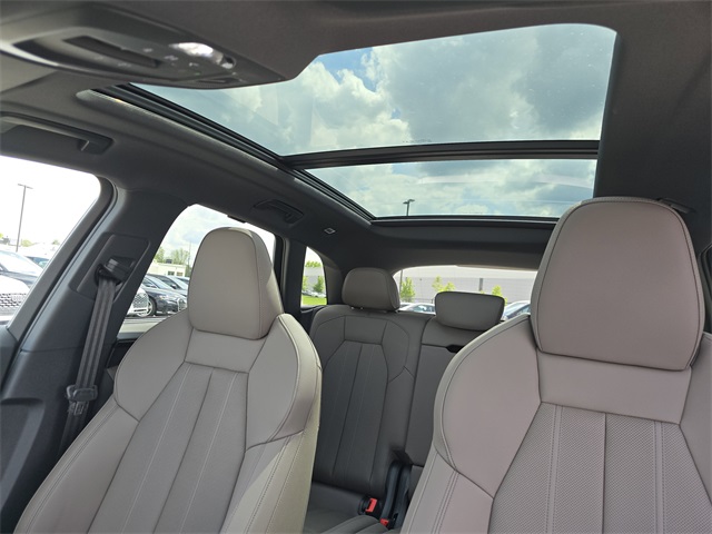 Vehicle image 9 of 27