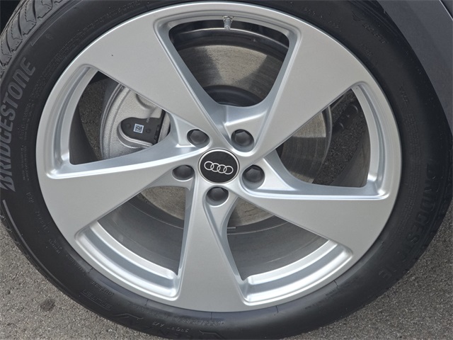 Vehicle image 26 of 27