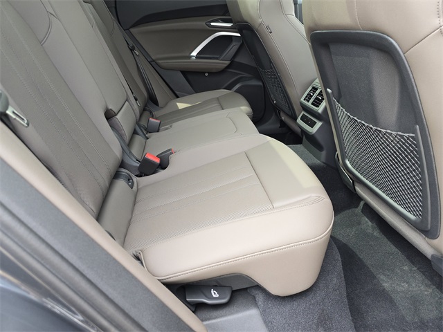 Vehicle image 20 of 27