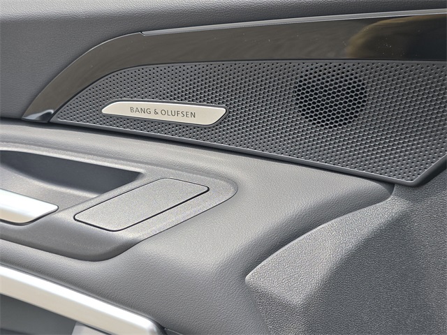Vehicle image 17 of 27
