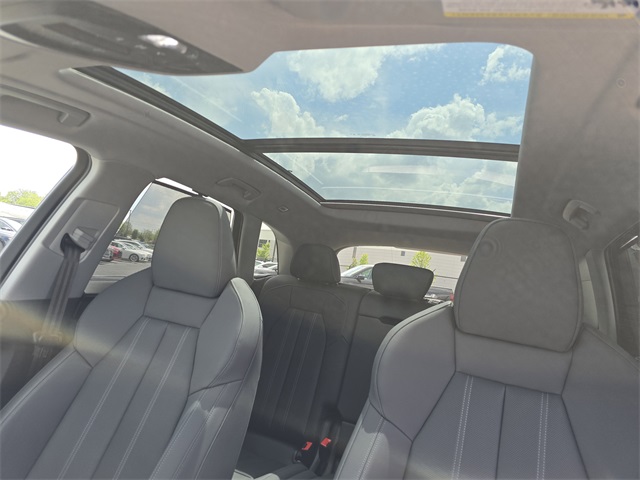 Vehicle image 9 of 27