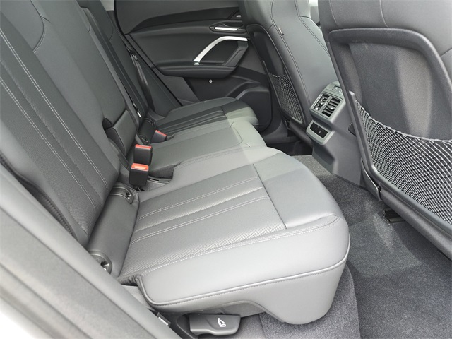 Vehicle image 19 of 27