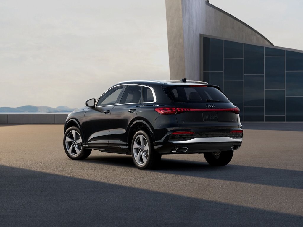 Vehicle image 4 of 10