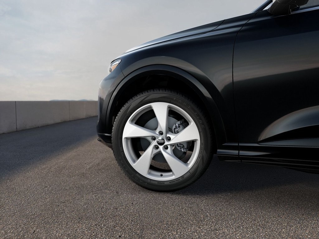 Vehicle image 6 of 10