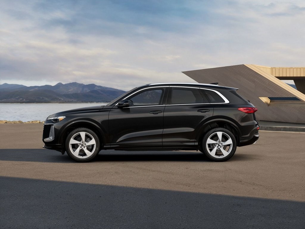 Vehicle image 5 of 10