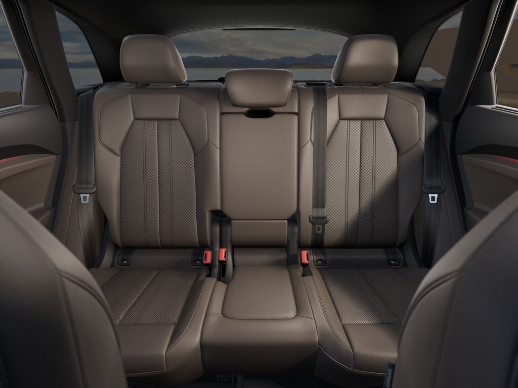Vehicle image 9 of 10