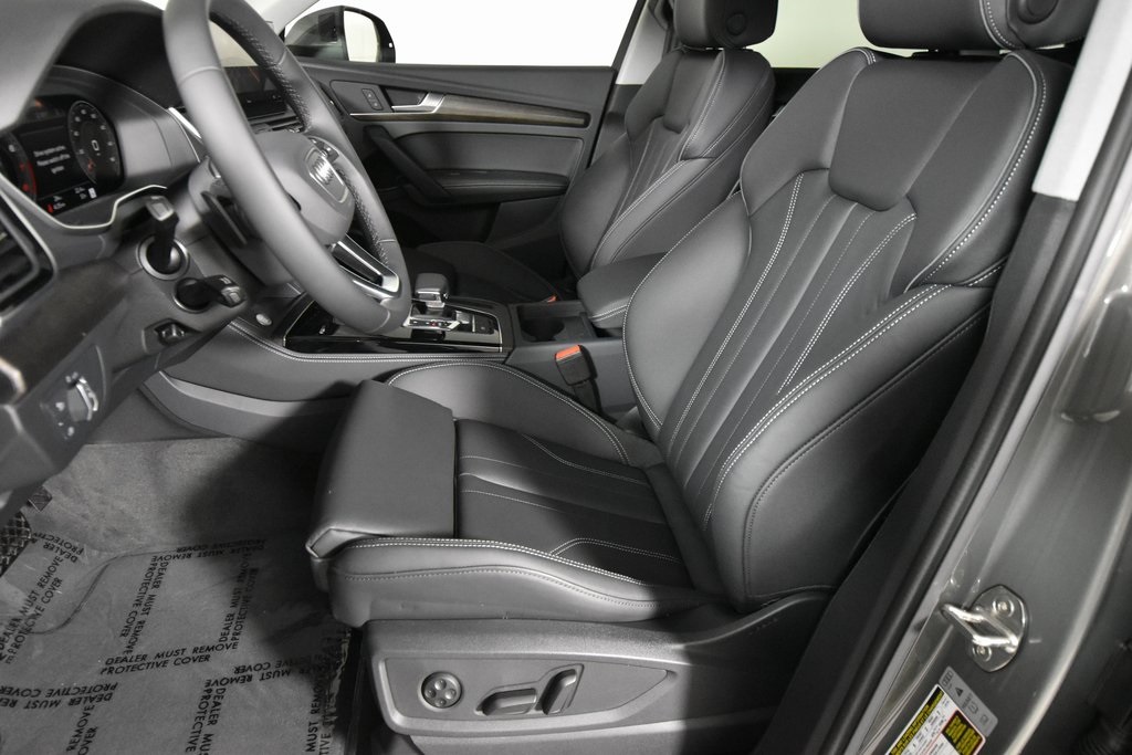 Vehicle image 9 of 19