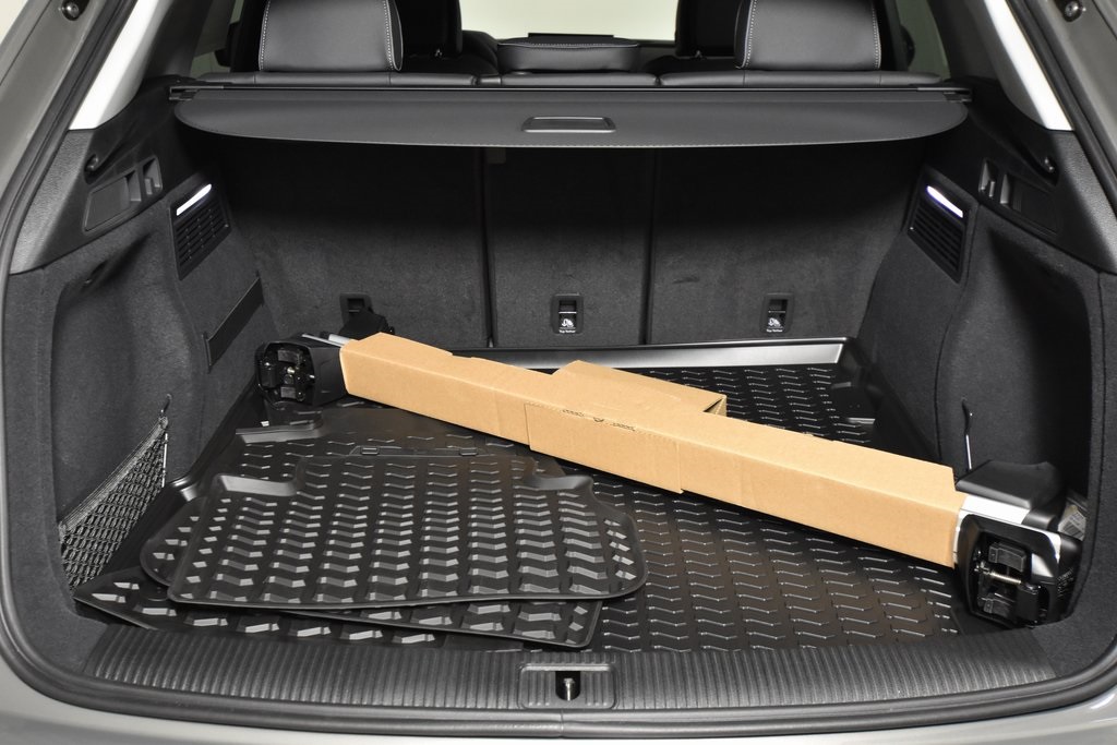 Vehicle image 15 of 19