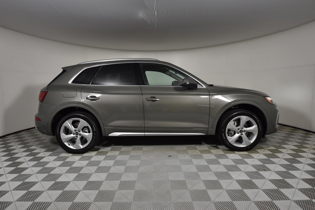 Vehicle image 4 of 19