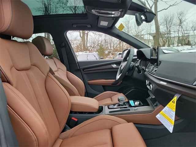 Vehicle image 22 of 40