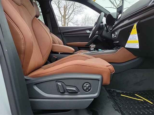 Vehicle image 23 of 40
