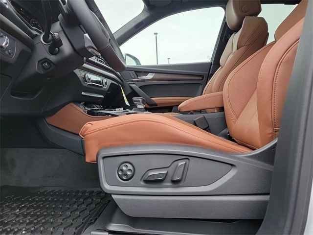 Vehicle image 16 of 40