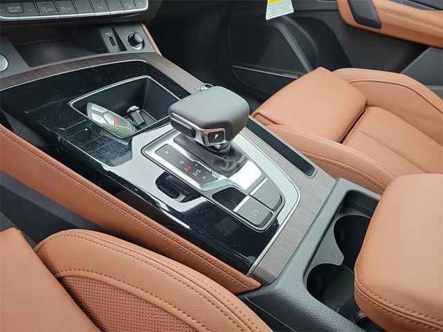 Vehicle image 37 of 40