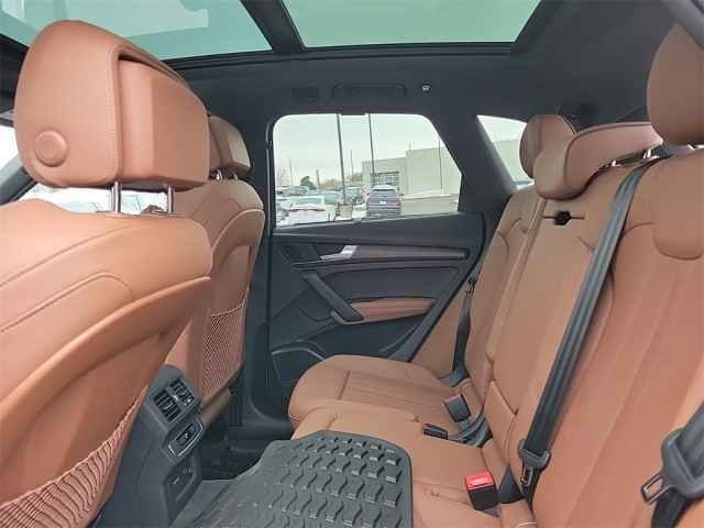 Vehicle image 19 of 40