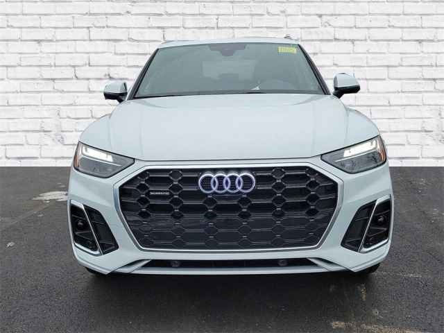 Vehicle image 5 of 40