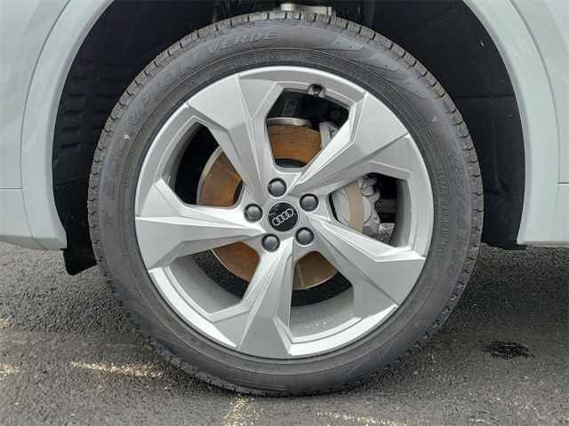 Vehicle image 13 of 40