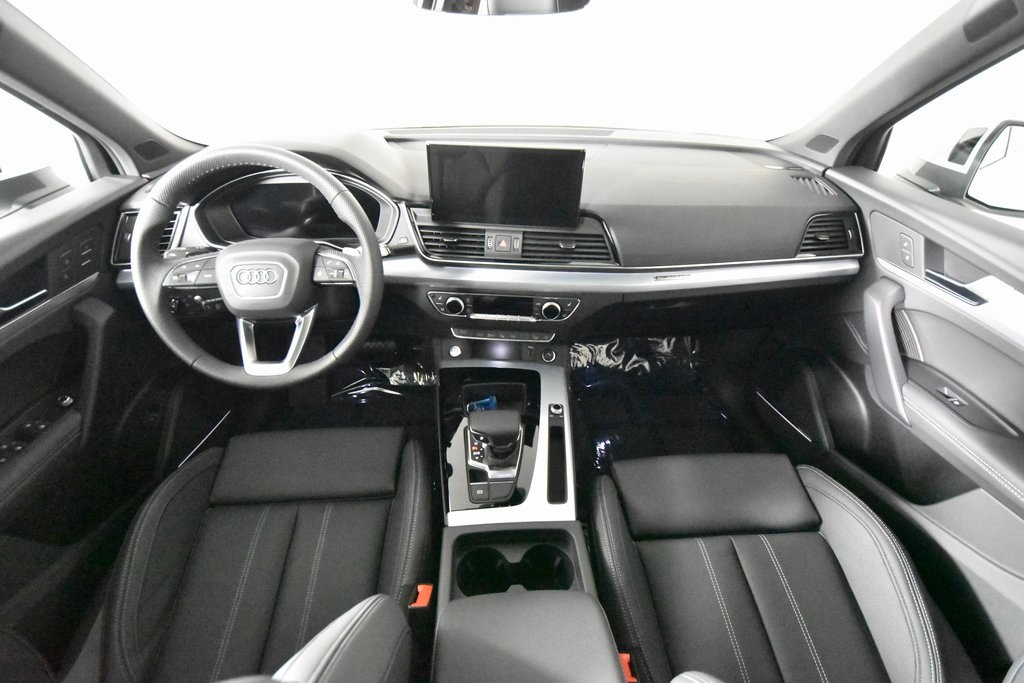 Vehicle image 13 of 19
