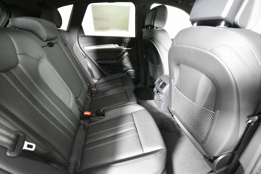 Vehicle image 11 of 19