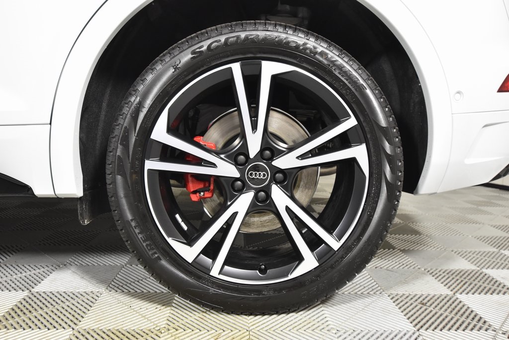 Vehicle image 16 of 19