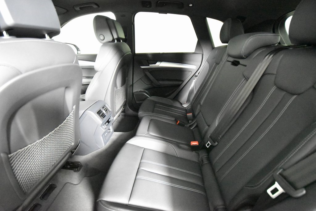 Vehicle image 10 of 19