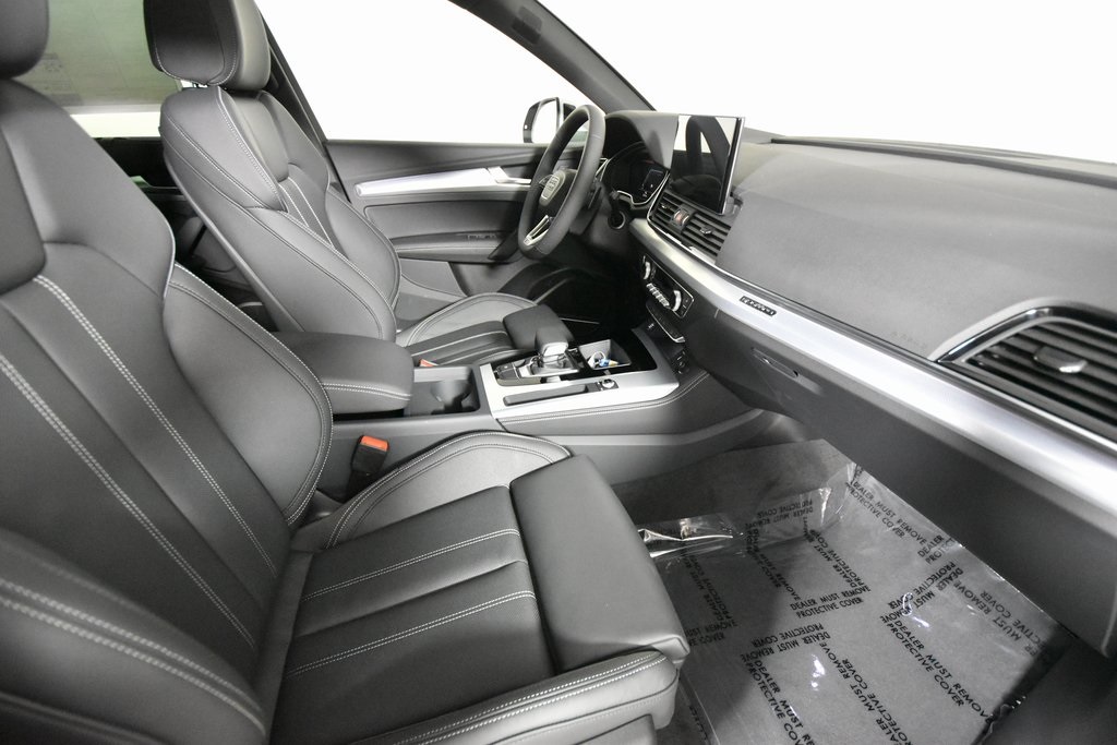 Vehicle image 12 of 19
