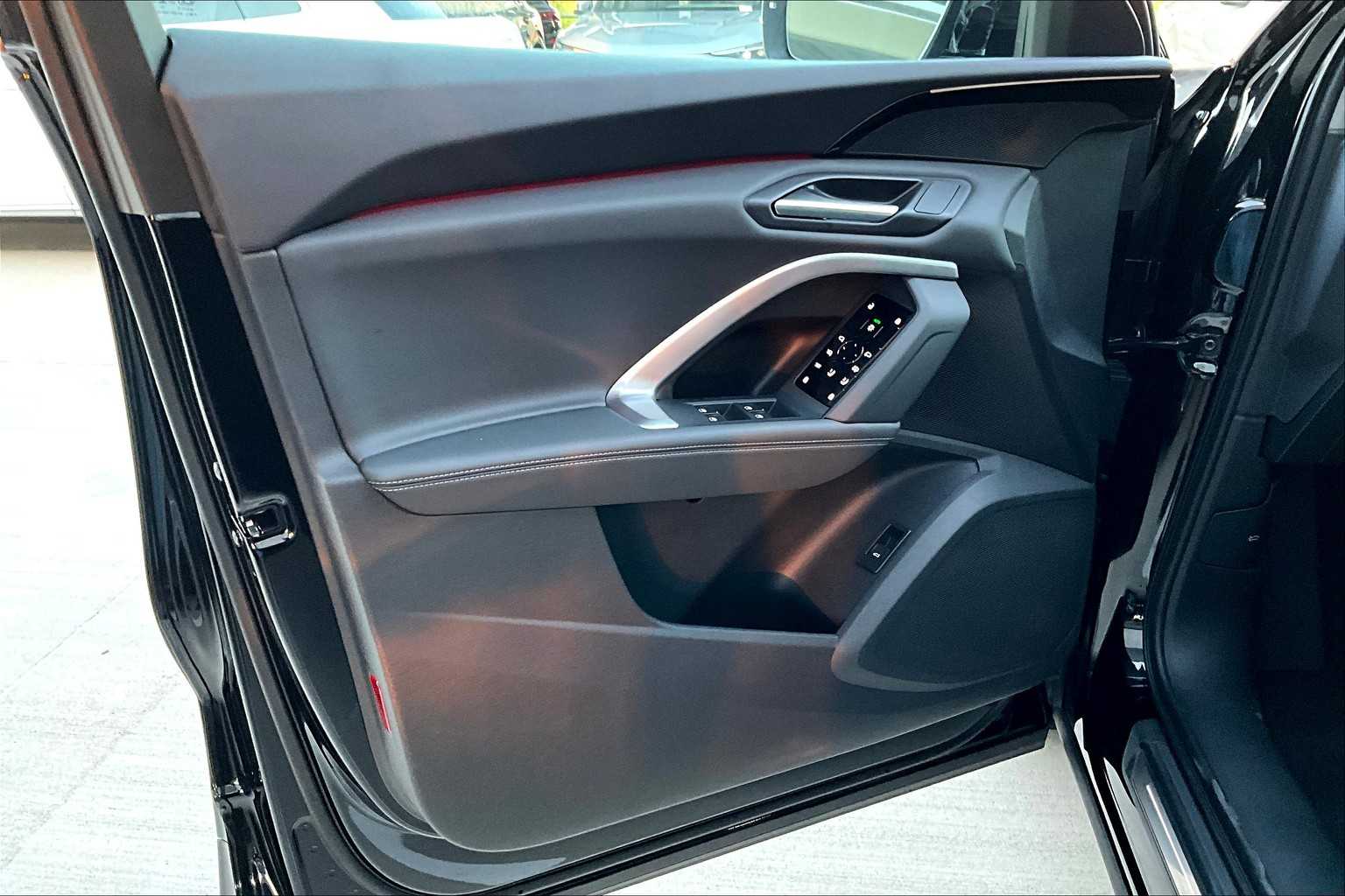 2025 Audi Q5 Premium Image 12 of 19