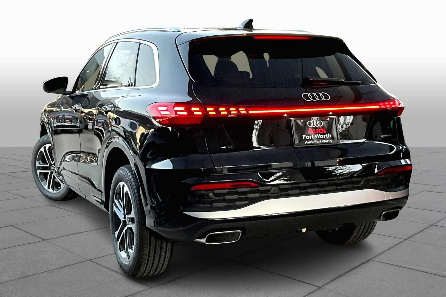 2025 Audi Q5 Premium Image 5 of 19