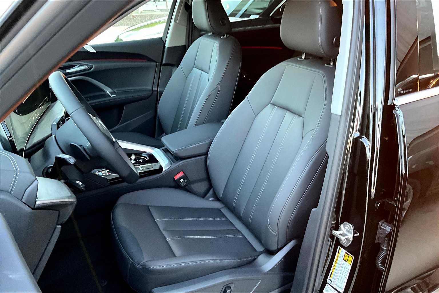 2025 Audi Q5 Premium Image 7 of 19