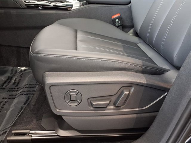 Vehicle image 14 of 23