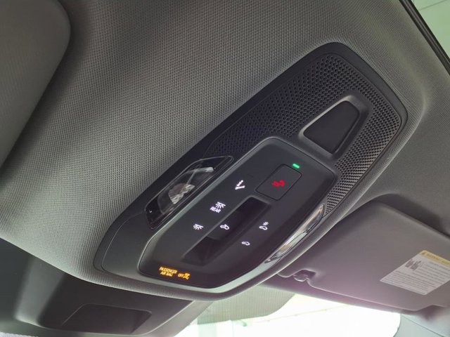 Vehicle image 20 of 23
