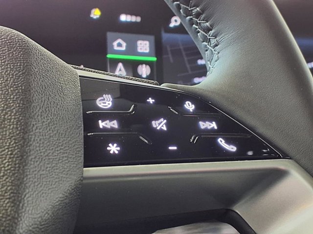 Vehicle image 21 of 23