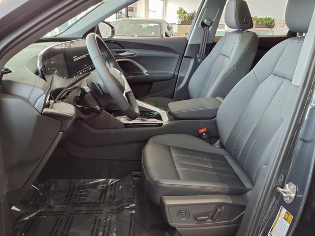 Vehicle image 7 of 23