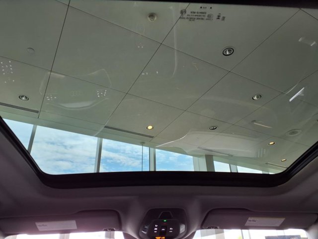 Vehicle image 8 of 23