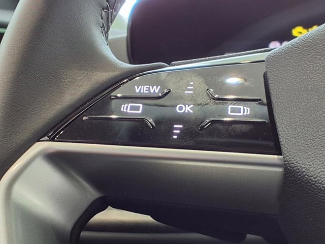 Vehicle image 22 of 23